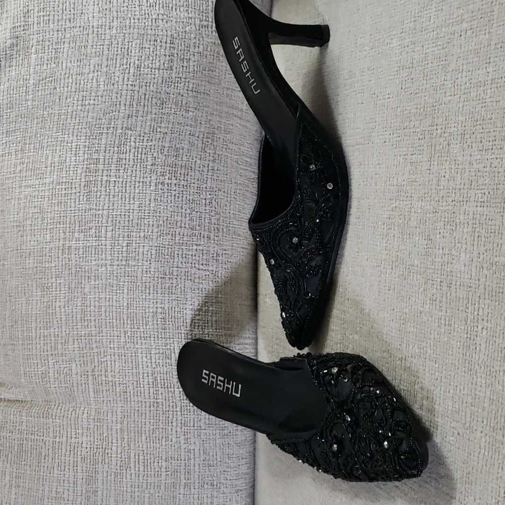 Sasha sz 7 Black Beaded Mules